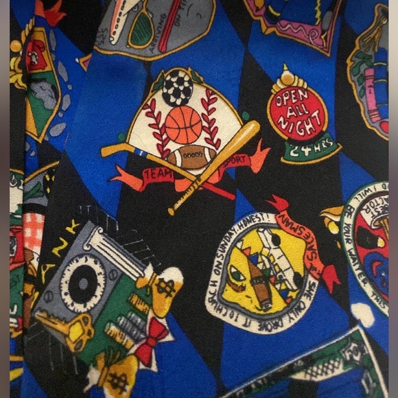 Vintage 1992 Nicole Miller “Coat of Armor” 100% Silk Neck Tie EUC - Picture 5 of 7